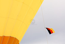 gelber-balloon-iii_10074503386_o